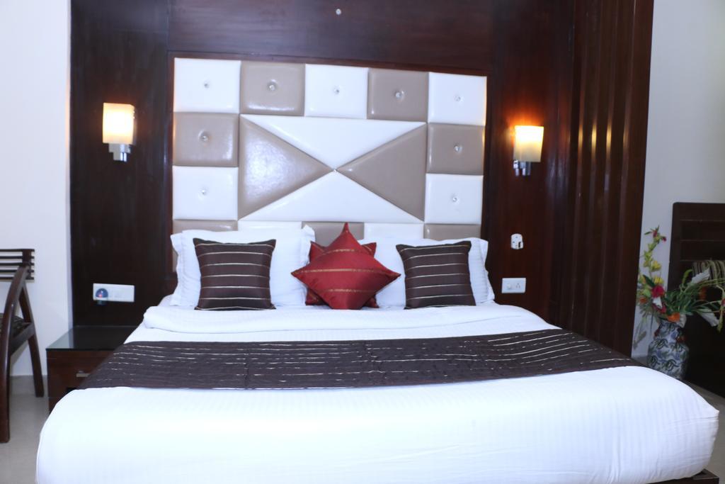Adb Rooms Hotel Indo Continental Nova Deli Exterior foto